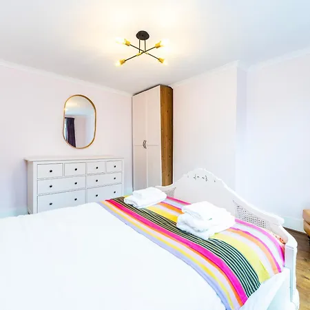 Spacious 2-bedroom In Balham Apartment