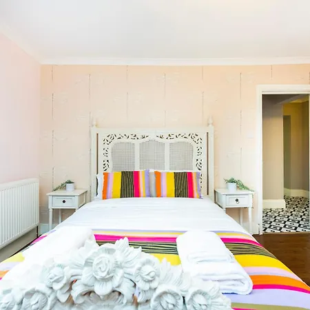 Spacious 2-bedroom In Balham Apartment *