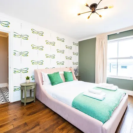Spacious 2-bedroom In Balham Apartment
