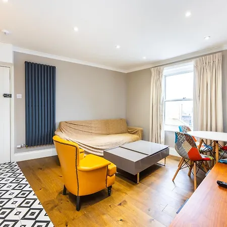Spacious 2-bedroom In Balham Apartment London