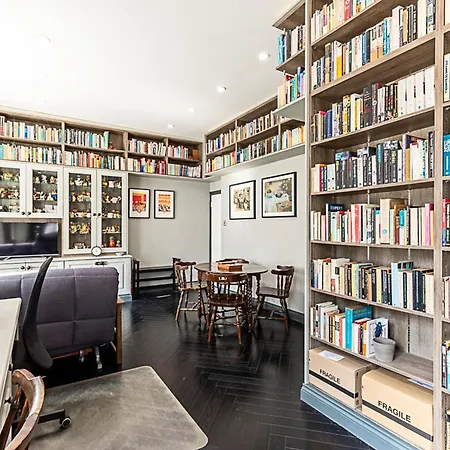 Book Lovers' West End Apartment