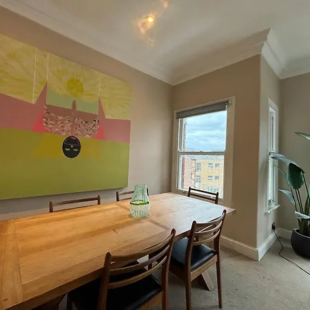 Elegant And Well-connected 2bd Flat Fulham לונדון