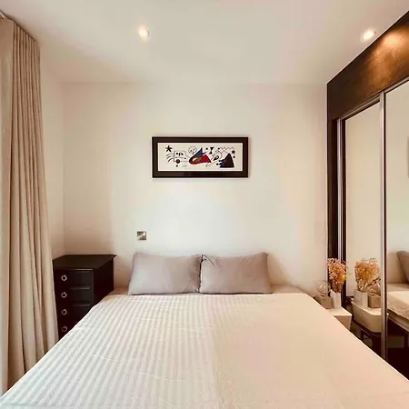 Apartment 3 Bedroom Penthouse With Terrace And Skyline In Battersea