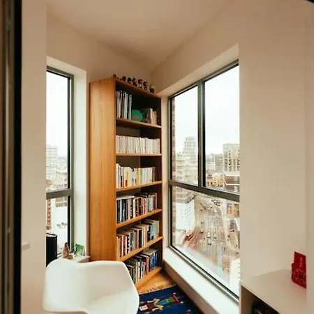 3 Bedroom Penthouse With Terrace And Skyline In Battersea Apartment