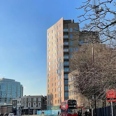 Apartment 3 Bedroom Penthouse With Terrace And Skyline In Battersea London