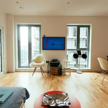 3 Bedroom Penthouse With Terrace And Skyline In Battersea London