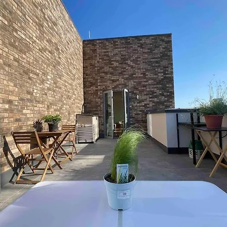 3 Bedroom Penthouse With Terrace And Skyline In Battersea Apartment *