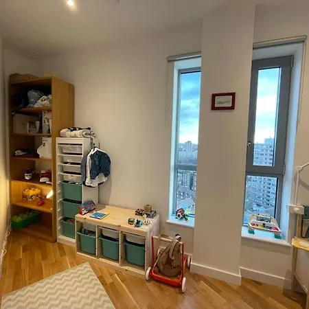 3 Bedroom Penthouse With Terrace And Skyline In Battersea *