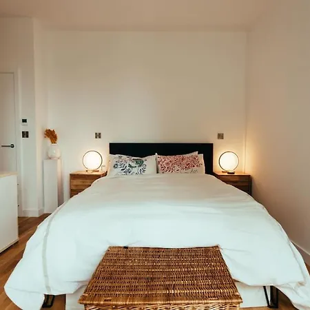3 Bedroom Penthouse With Terrace And Skyline In Battersea London