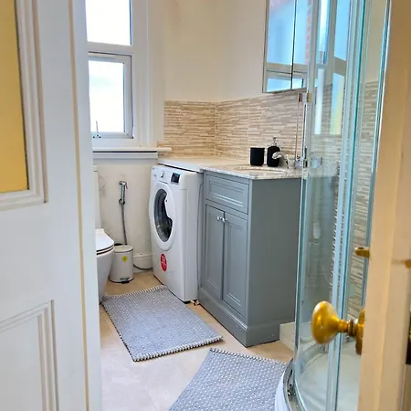 Welcome 2 Bedrooms Flat In Wimbledon Appartement Londen
