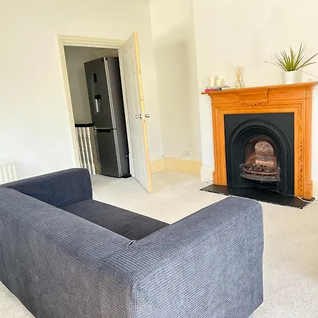 Welcome 2 Bedrooms Flat In Wimbledon