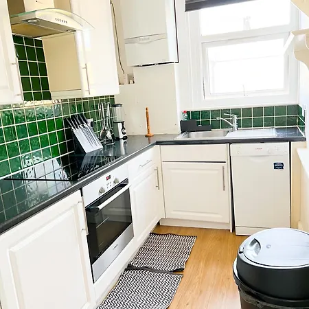 Welcome 2 Bedrooms Flat In Wimbledon Apartment
