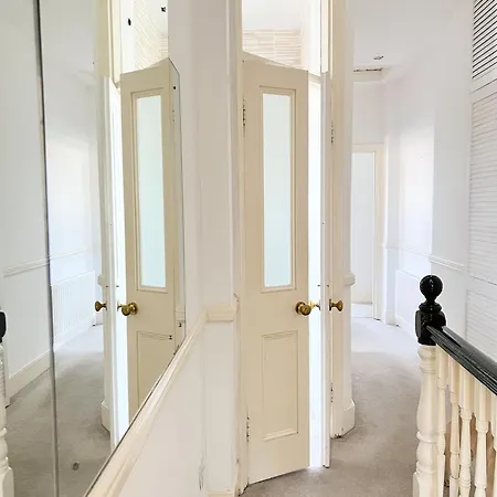 Welcome 2 Bedrooms Flat In Wimbledon London