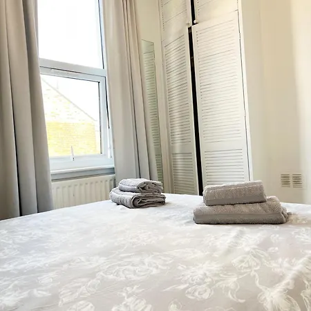 Welcome 2 Bedrooms Flat In Wimbledon * London