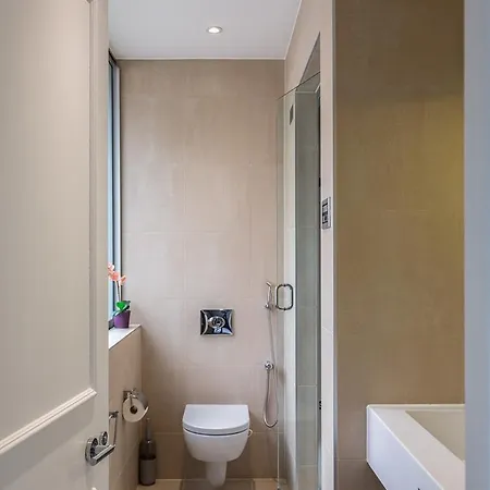 Picktheplace 3-bedroom Portman Square Apartment London