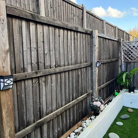 Apartamento Deluxe 5 Bedroom House In Harrow, Parking, Sleeps 8, 30mins To London