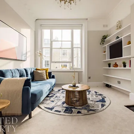 Chic & Sunlit Earls Court Flat Apartment