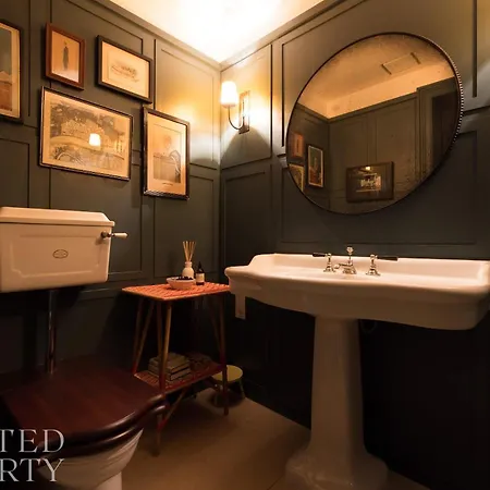 Elegant Primrose Hill Townhouse With Garden Holiday home