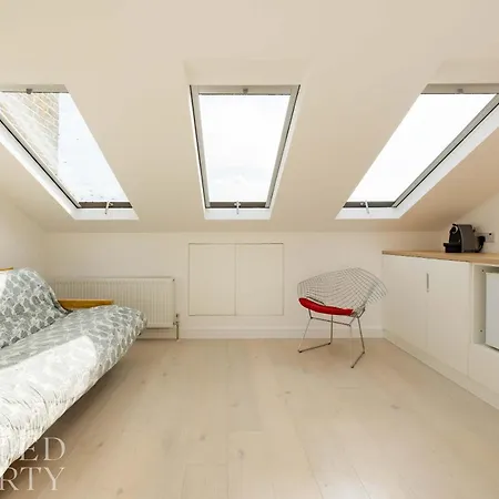 Elegant Primrose Hill Townhouse With Garden *