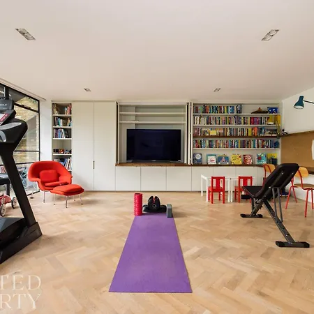 Elegant Primrose Hill Townhouse With Garden