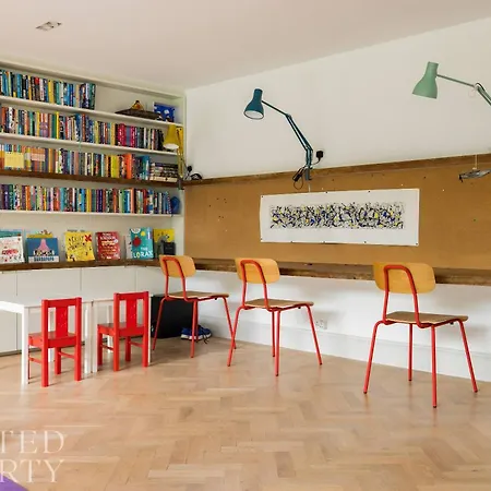 Elegant Primrose Hill Townhouse With Garden Holiday home