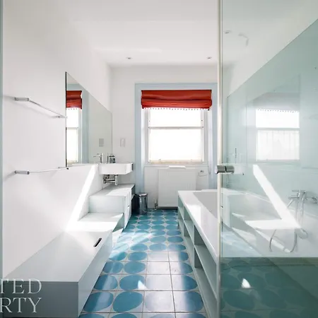 Elegant Primrose Hill Townhouse With Garden *