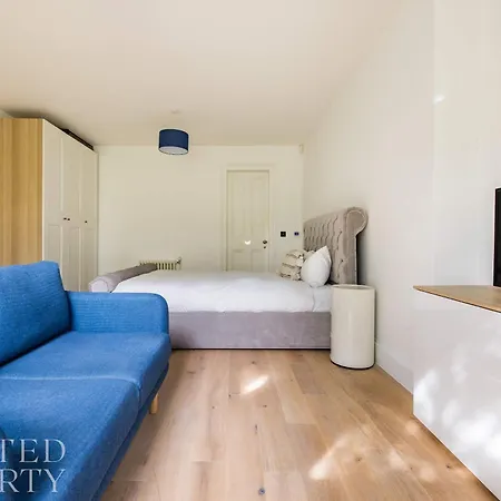 Elegant Primrose Hill Townhouse With Garden