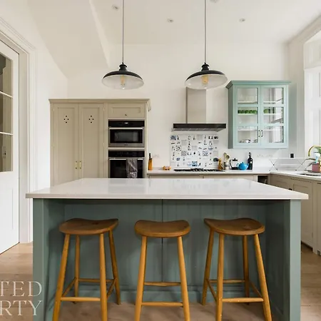 Elegant Primrose Hill Townhouse With Garden London