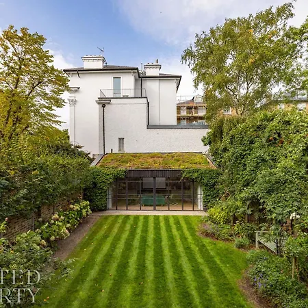 Holiday home Elegant Primrose Hill Townhouse With Garden
