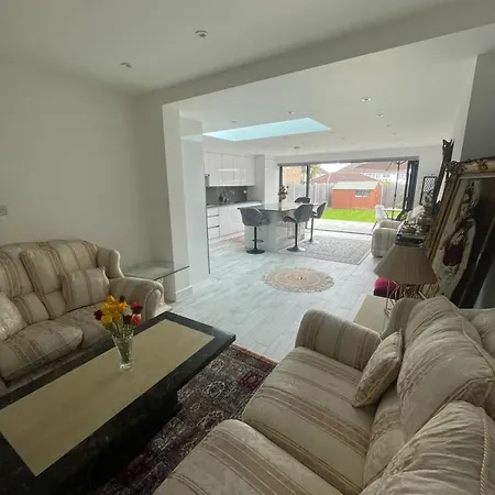 Luxury Near Wembley Homestay Harrow