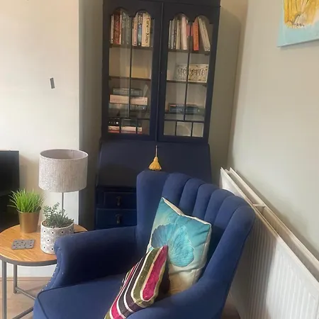 1-bed Victorian Gf In Apartment London