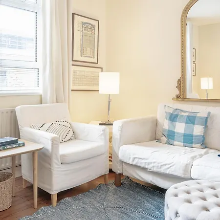 Cosy Flat In Chelsea Apartment *