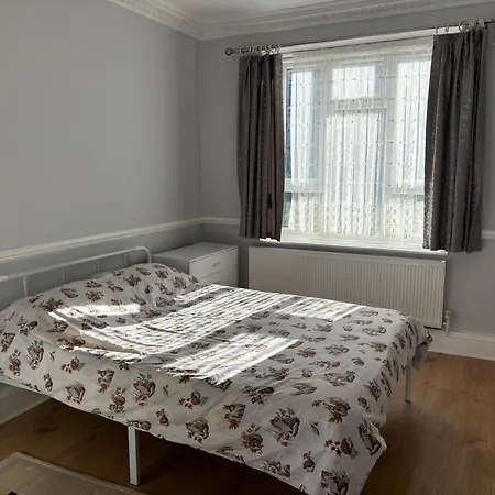 Bright 2 Bedroom Flat Close To Centre London