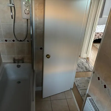 Bright 2 Bedroom Flat Close To Centre Apartment *