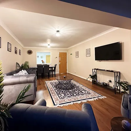 Apartment Betty's Place In Tower Hill - 2 Double Beds, Max 4 People, Great Location In