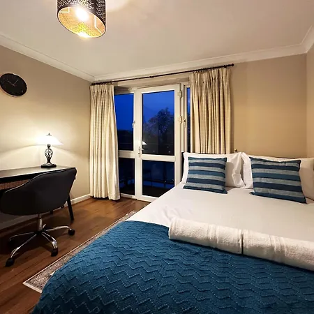 Betty's Place In Tower Hill - 2 Double Beds, Max 4 People, Great Location In *