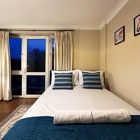 Betty's Place In Tower Hill - 2 Double Beds, Max 4 People, Great Location In *