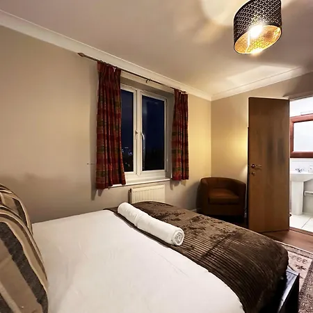 Apartment Betty's Place In Tower Hill - 2 Double Beds, Max 4 People, Great Location In *