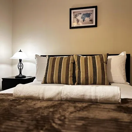 Betty's Place In Tower Hill - 2 Double Beds, Max 4 People, Great Location In Apartment London