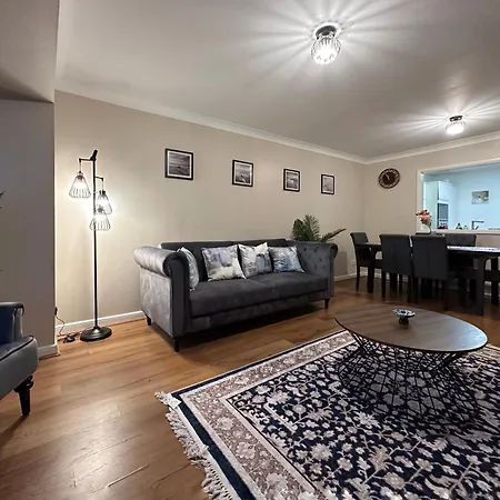 Betty's Place In Tower Hill - 2 Double Beds, Max 4 People, Great Location In *