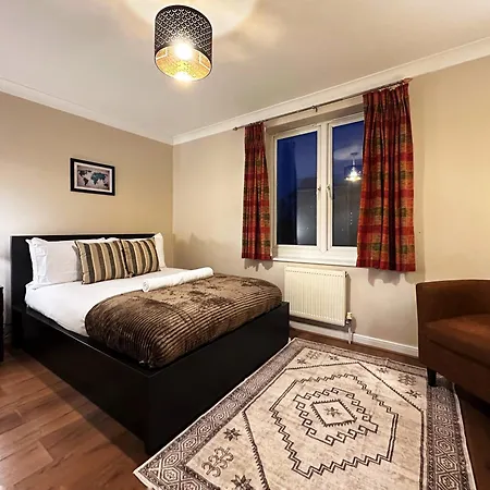 Apartment Betty's Place In Tower Hill - 2 Double Beds, Max 4 People, Great Location In