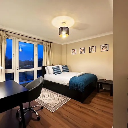 Betty's Place In Tower Hill - 2 Double Beds, Max 4 People, Great Location In Apartment *