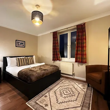 Apartment Betty's Place In Tower Hill - 2 Double Beds, Max 4 People, Great Location In London