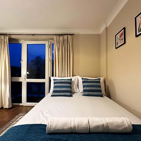 Betty's Place In Tower Hill - 2 Double Beds, Max 4 People, Great Location In *