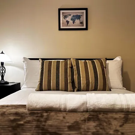 Betty's Place In Tower Hill - 2 Double Beds, Max 4 People, Great Location In