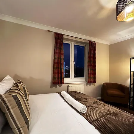 Betty's Place In Tower Hill - 2 Double Beds, Max 4 People, Great Location In Apartment *