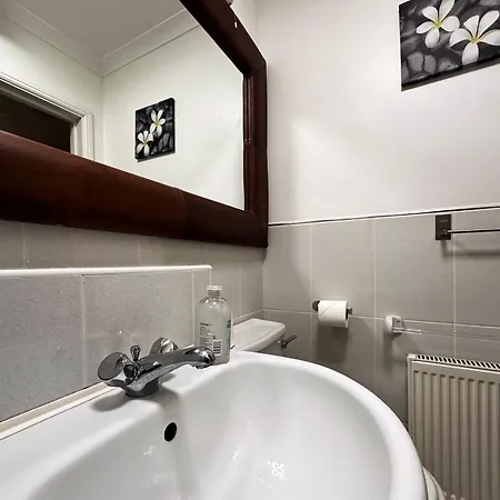 Betty's Place In Tower Hill - 2 Double Beds, Max 4 People, Great Location In London