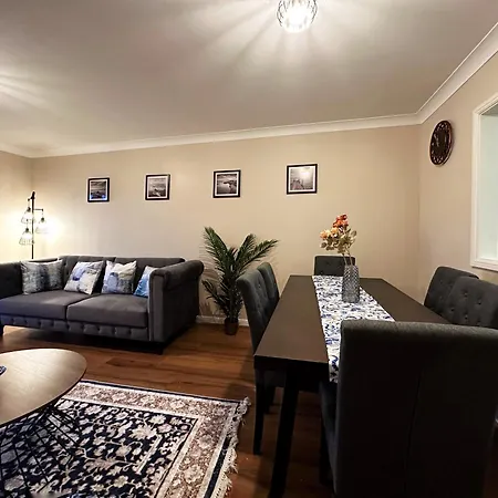 Apartment Betty's Place In Tower Hill - 2 Double Beds, Max 4 People, Great Location In *