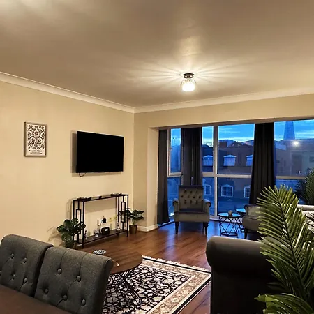 Betty's Place In Tower Hill - 2 Double Beds, Max 4 People, Great Location In *
