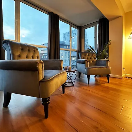 Betty's Place In Tower Hill - 2 Double Beds, Max 4 People, Great Location In Apartment